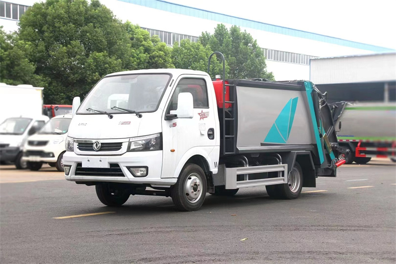 東風(fēng)藍(lán)牌地下室壓縮垃圾車(chē)