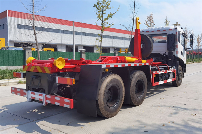 東風天錦后八輪勾臂垃圾車