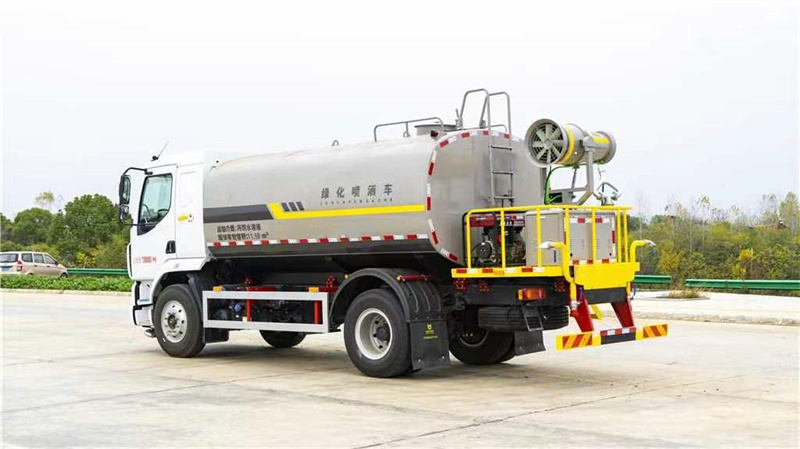 柳汽乘龍16方噴霧灑水車