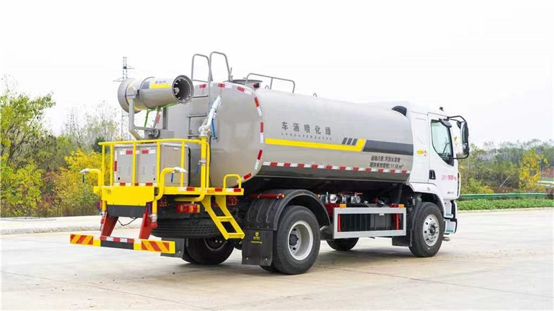 柳汽乘龍16方噴霧灑水車
