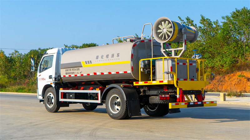 東風(fēng)福瑞卡9方噴霧抑塵灑水車