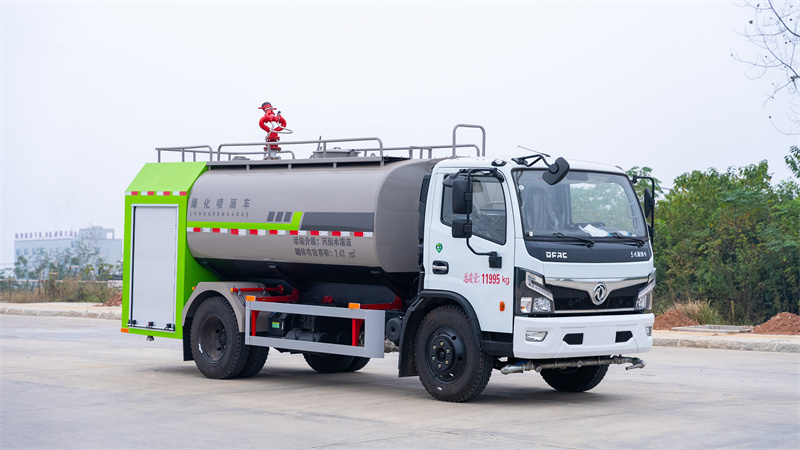 東風8方消防灑水車