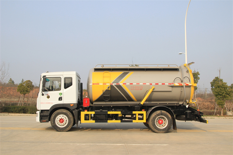 12方東風(fēng)多利卡D9吸污車