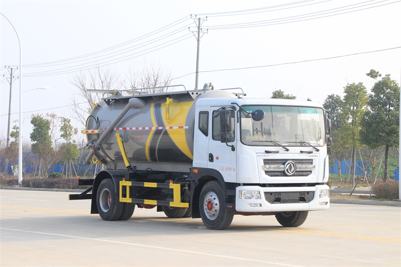 12方東風多利卡D9吸污車