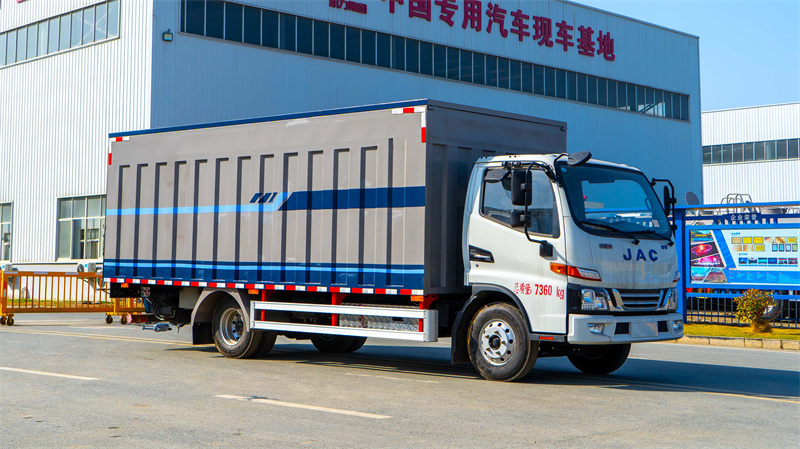 江淮純電動(dòng)密封式桶裝垃圾車綠色清運(yùn)新方式