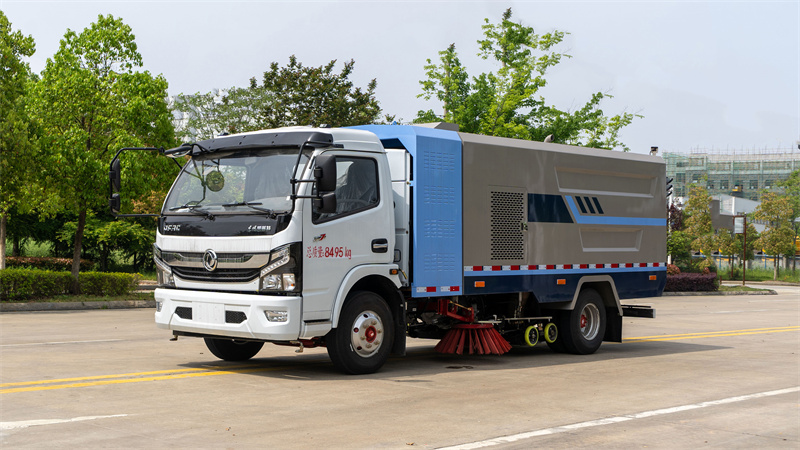 純電動?xùn)|風凱普特8方道路洗掃車