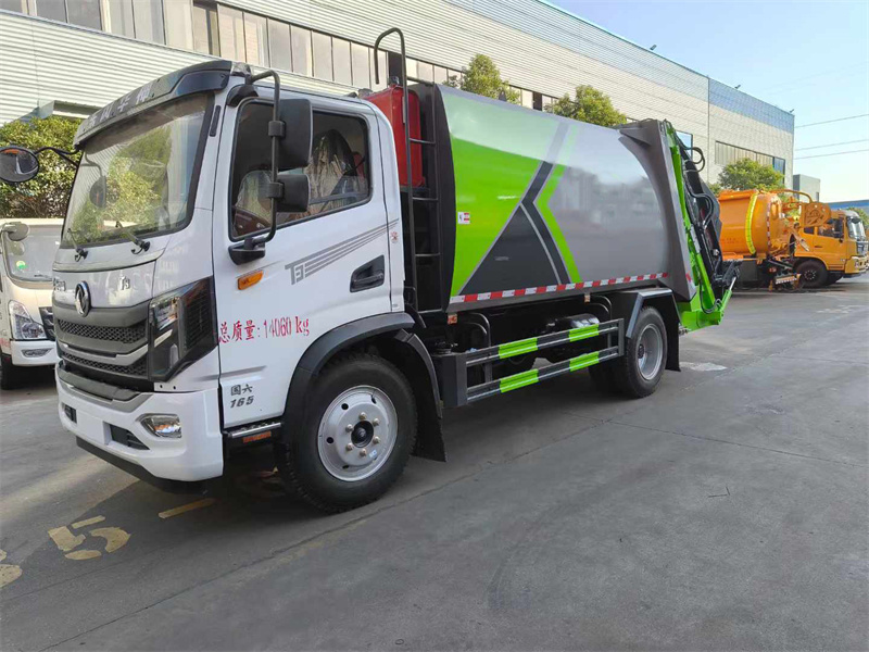 東風華神11方壓縮垃圾車您的品質(zhì)之選