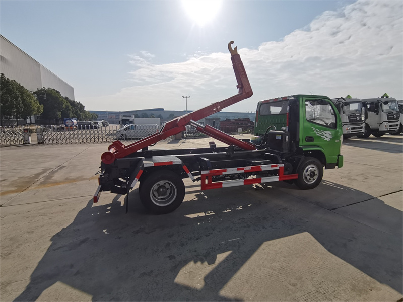  藍(lán)牌重汽王牌8方勾臂垃圾車