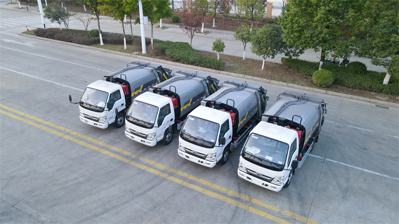 藍(lán)牌福田小卡壓縮式垃圾車批量發(fā)車?yán)?></div>
              <div   id=