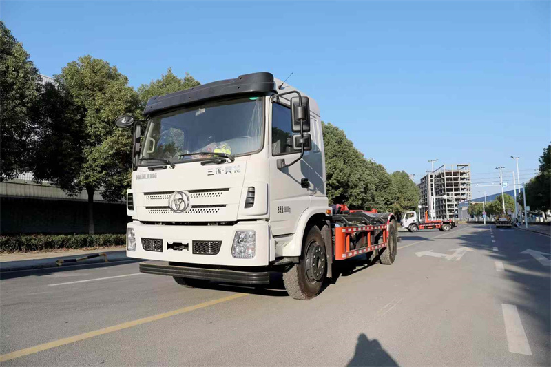 三環(huán)昊龍勾臂垃圾車
