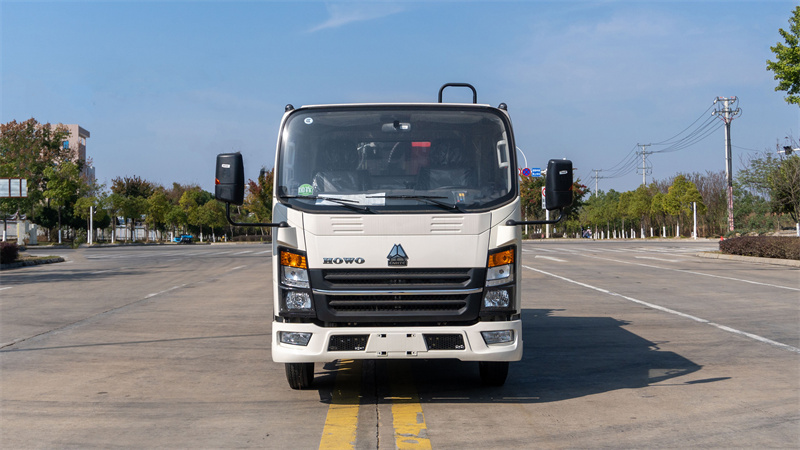 6方重汽豪沃地庫(kù)壓縮垃圾車(chē)