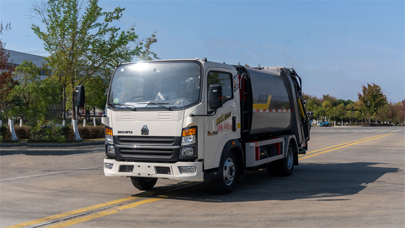 6方重汽豪沃地庫(kù)壓縮垃圾車(chē)