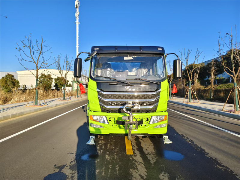 純電動(dòng)上汽躍進(jìn)14噸綠化噴灑車