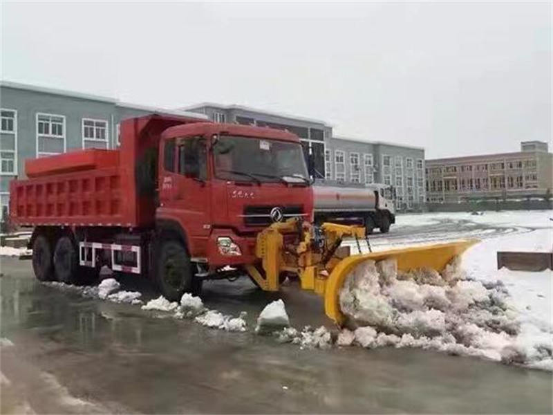 東風(fēng)華神后雙橋除雪車