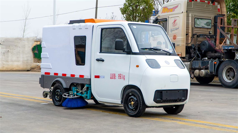 吉利微型純電動(dòng)掃路車