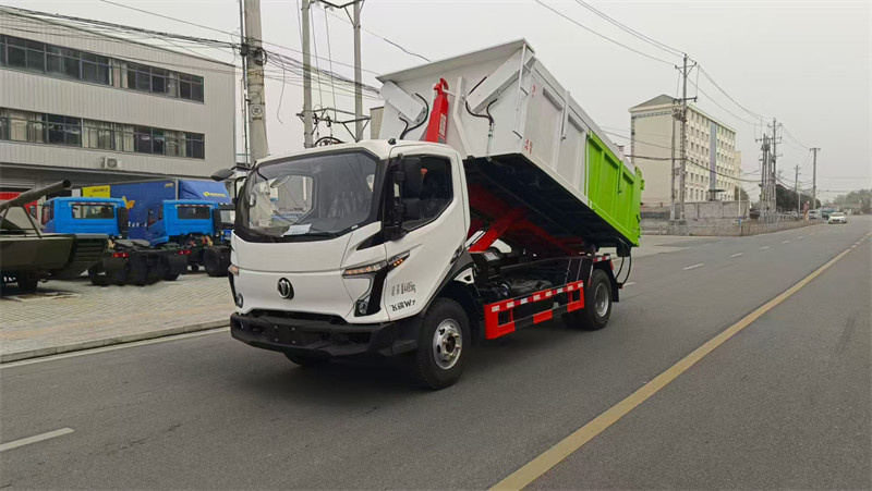 藍(lán)牌飛碟W7勾臂垃圾車