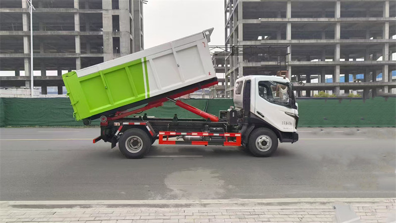 藍(lán)牌飛碟W7勾臂垃圾車