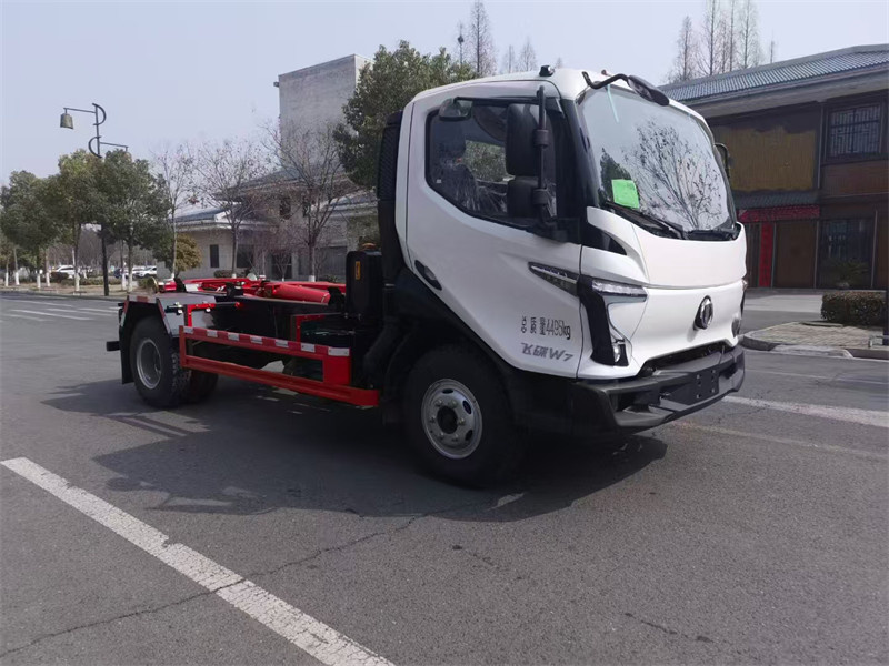 藍(lán)牌飛碟奧馳W7車廂可卸式垃圾車您的得力之選