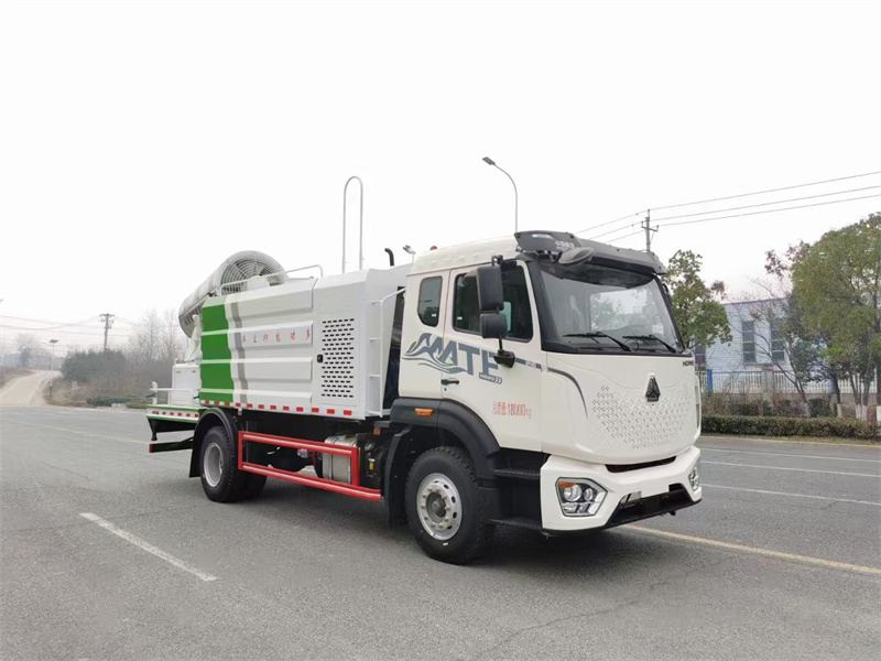 重汽豪沃12噸多功能抑塵車助您一臂之力