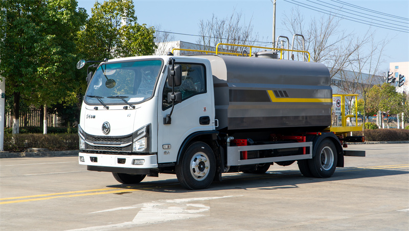 藍(lán)牌東風(fēng)華神7噸綠化噴灑車