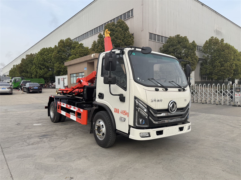 藍(lán)牌東風(fēng)拓行勾臂垃圾車