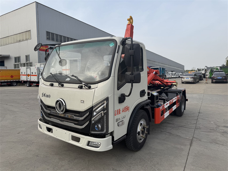 藍(lán)牌東風(fēng)拓行勾臂垃圾車