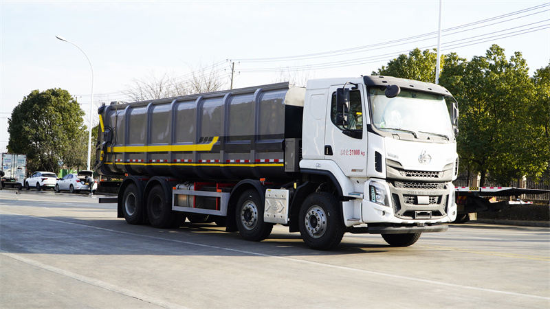 柳汽H5前四后八28方垃圾運(yùn)輸車