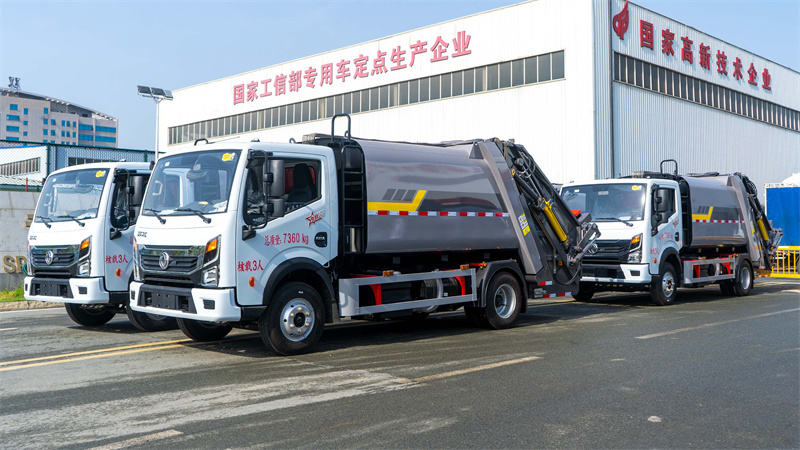 7方東風多利卡壓縮式垃圾車客戶回購批量發(fā)車