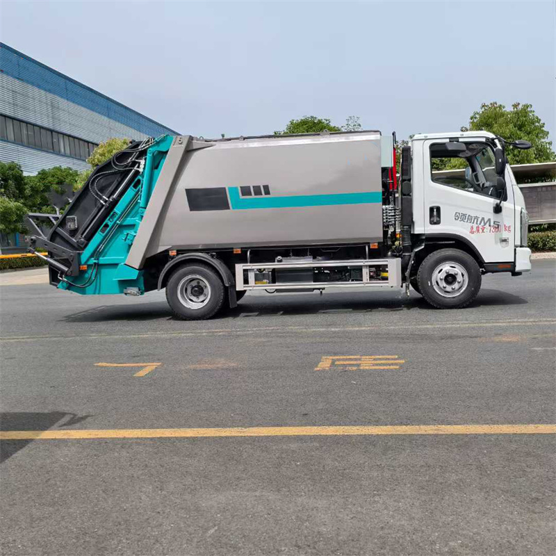 7方福田領(lǐng)航壓縮垃圾車