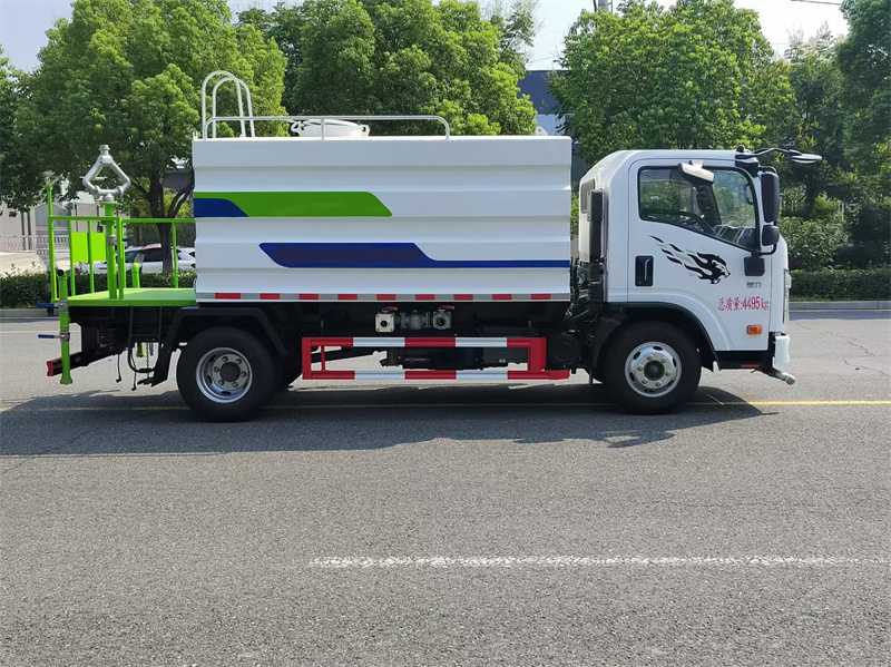  7噸藍(lán)牌重汽王牌綠化噴灑車(chē)
