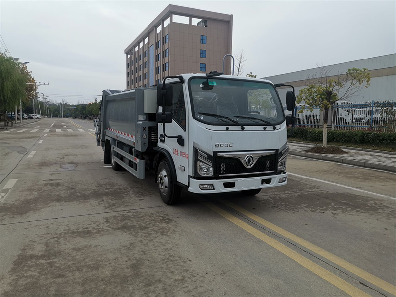 8方東風(fēng)地下室壓縮垃圾車