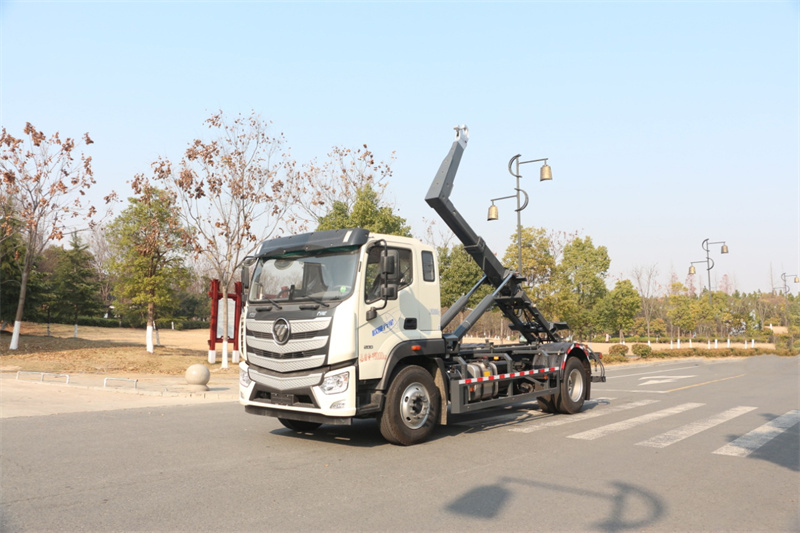 福田歐曼鉤臂垃圾車