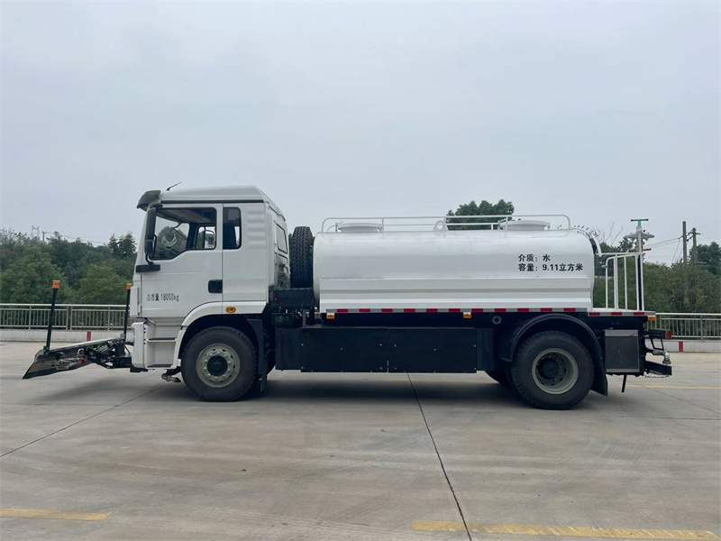 10噸陜汽德龍純電動(dòng)路面養(yǎng)護(hù)車(chē)